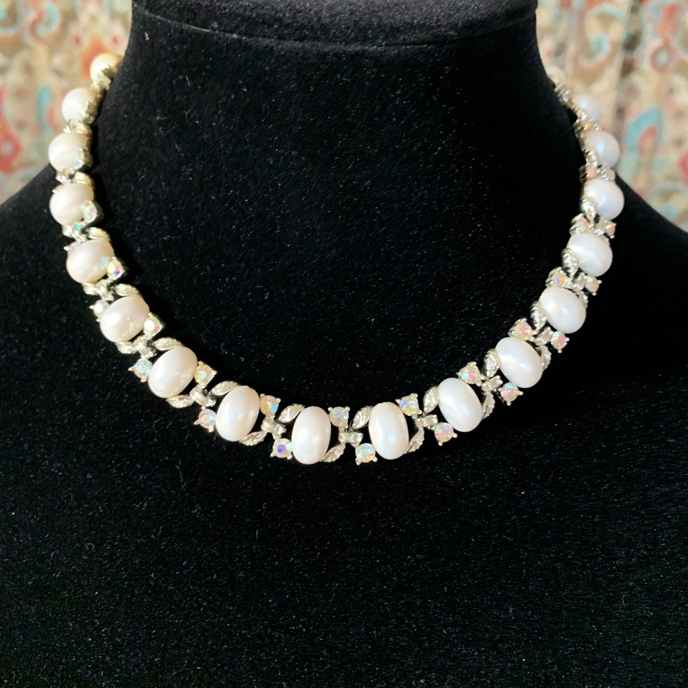 Vintage Lisner necklace 16”